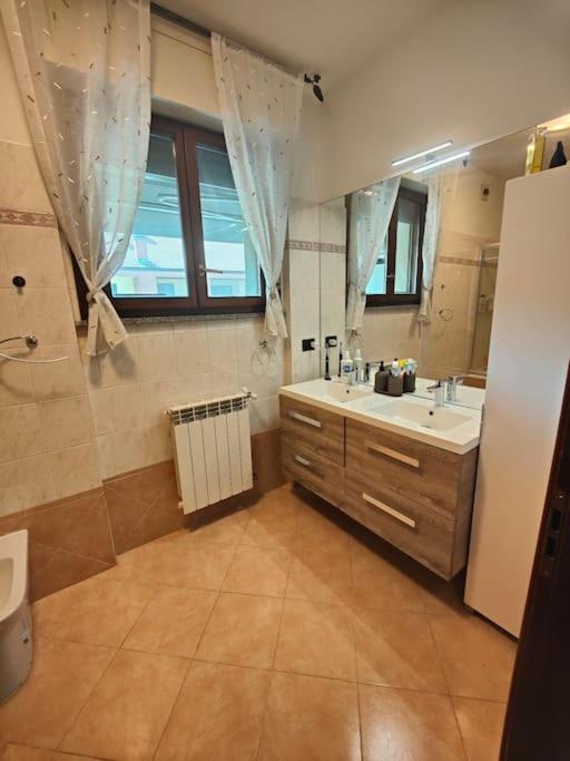 "Come A Casa" - Appartamento Gigi - Self Check In - Ospedale Humanitas - Forum Assago - Tram15 Rozzano Exterior foto